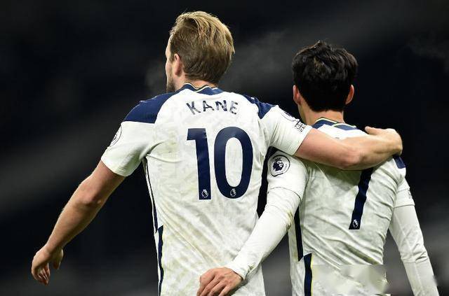  热刺防线送礼不断，利兹联逆转取胜终结五轮不胜  