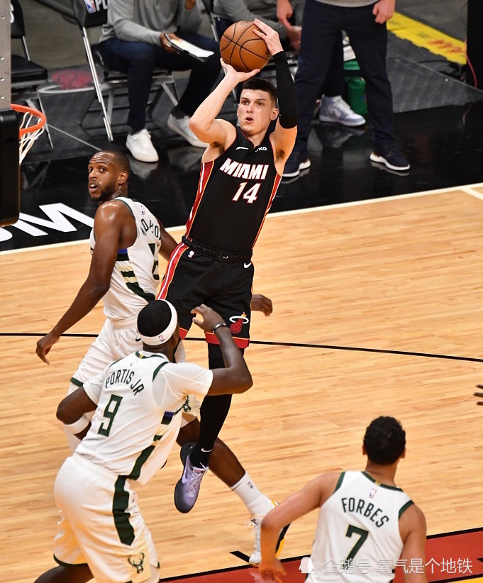  阿德巴约两双热火复仇雄鹿  